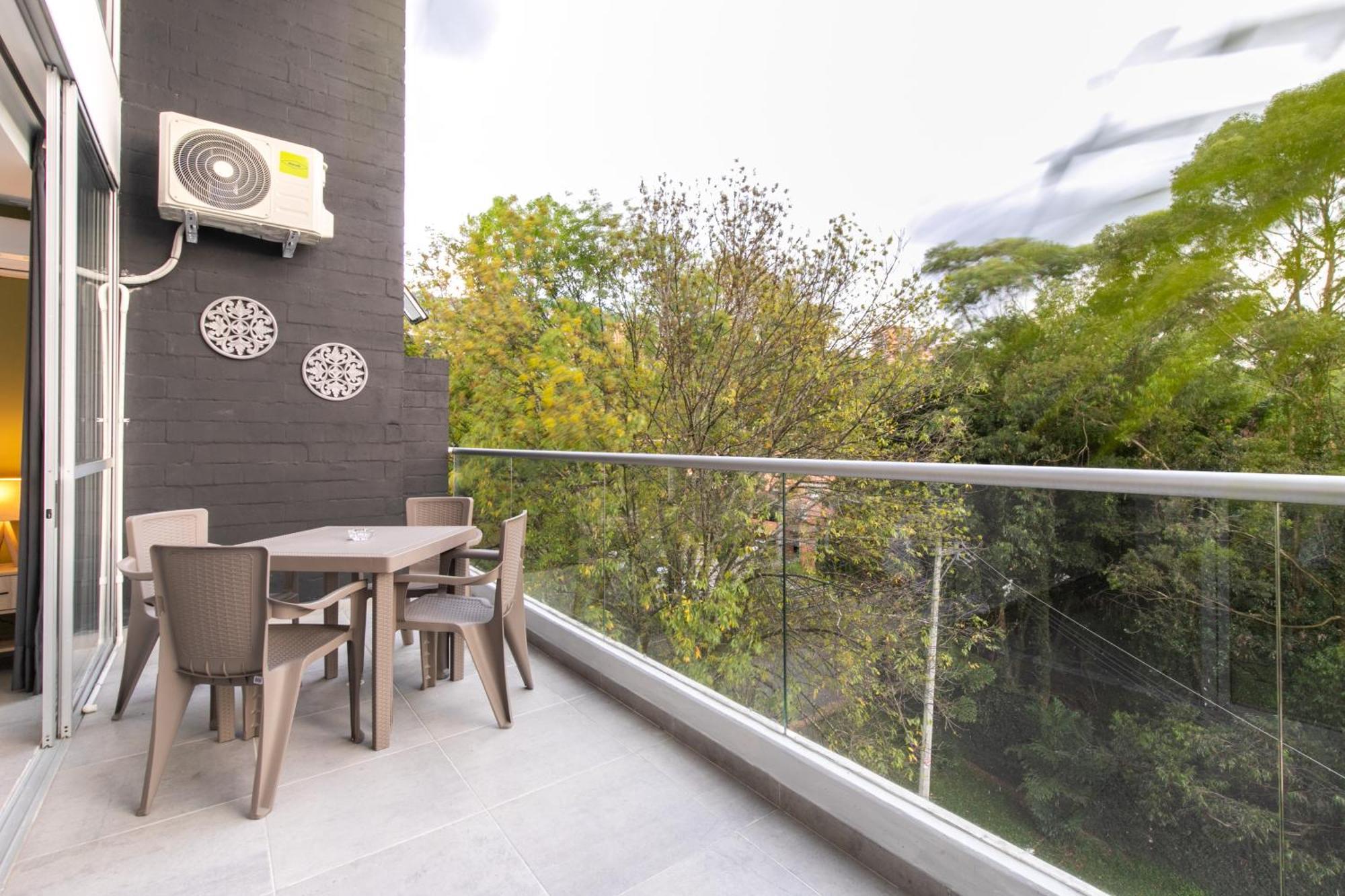 Apartamentos Borbon Suites Медельїн Екстер'єр фото